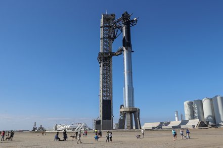 SpaceX18日在德州博卡奇卡的研發設施第二度試射次世代的「星艦」巨型火箭。圖為17日影像。 歐新社