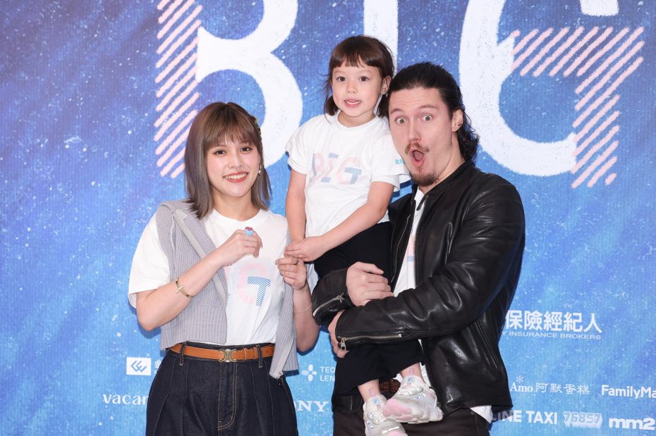夏宇童(左起)、努拉以及周厚安在「BIG」合演一家人。记者吴致硕／摄影