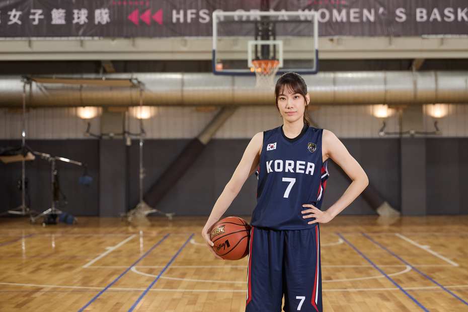 韩国正妹球员梁智英来台拍台剧「女孩上场2」姣好容貌让外界惊艳。图／客台提供
