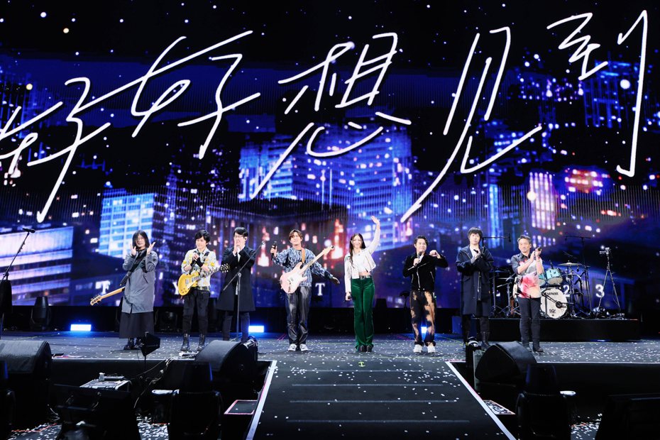 五月天上海站第4場「好好好想見到你」演唱會11月16日晚間登場。（中央社／相信音樂提供）