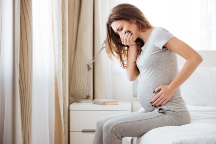 孕婦因懷孕賀爾蒙影響，心情較不穩定，需要老公的體諒及耐心陪伴。圖/shutterstock