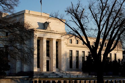 金融市場已預期聯準會（Fed）明年將大幅降息。路透