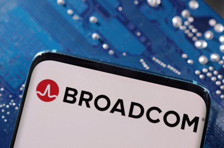 博通(Broadcom)大漲近9%，花旗恢復對這家晶片製造商「買進」評級。路透
