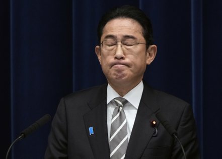 日相岸田文雄決定更換4大臣、5副大臣等9名安倍派成員，安撫民意。美聯社