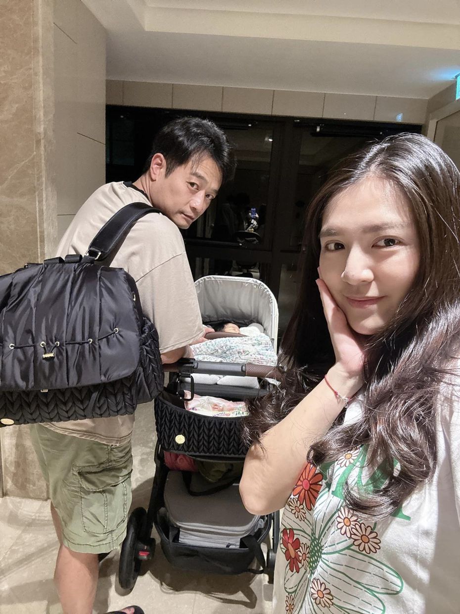 林佑星(左)与老婆张晏菻刚迎接小女儿出生。图／摘自脸书