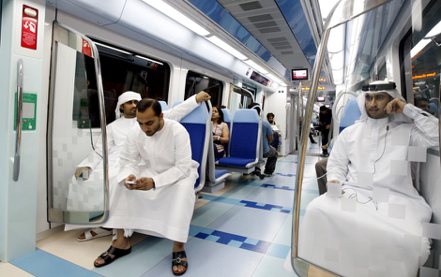 杜拜第一條捷運線在2009年通車，第二條線兩年之後開始營運。等藍線完工後，捷運線將長達132公里，總計78座車站。（路透）