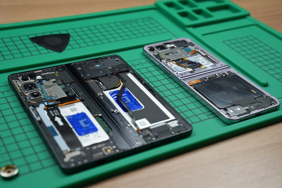 三星（Samsung）宣布這個月將Galaxy Fold 5及Galaxy Flip 5摺疊手機納入自助維修計畫。（翻攝自三星官網）