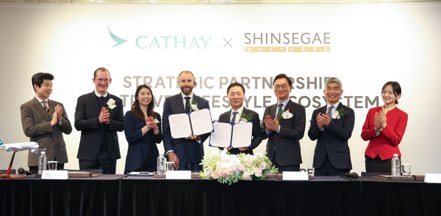 國泰航空宣布，將成為首家與韓國新世界免稅店簽署業務協議的外籍航空品牌，簽約儀式在首爾威斯汀朝鮮酒店舉行。國泰航空提供