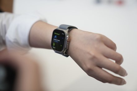 美國國際貿易委員會（ITC）20日公告，維持對蘋果特定款式Apple Watch的進口禁令。  美聯社