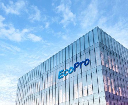 南韓電動車電池材料供應商EcoPro股價今年來翻漲近六倍，漲幅領先全球。 網路照片