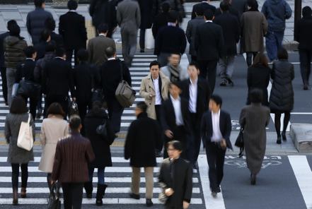 日經新聞的訪調結果顯示，更多日本企業老闆願意在明年春季起加薪5%。路透