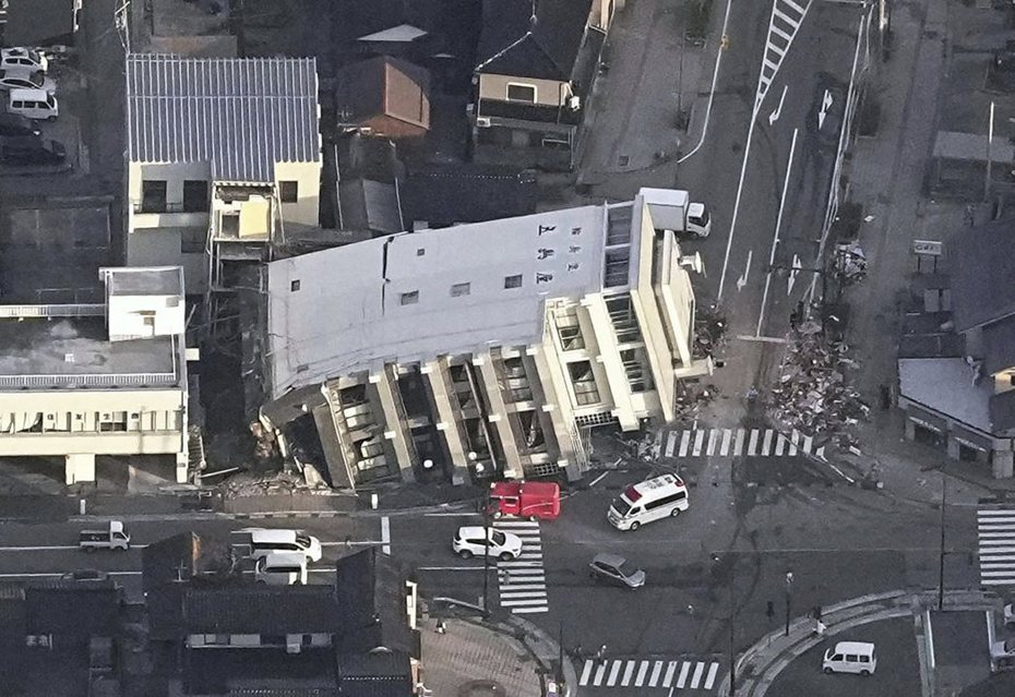 截至日本當地時間中午12點，能登半島地震目前已知造成30人死亡、超過50人以上輕重傷，救災工作仍在持續中。美聯社