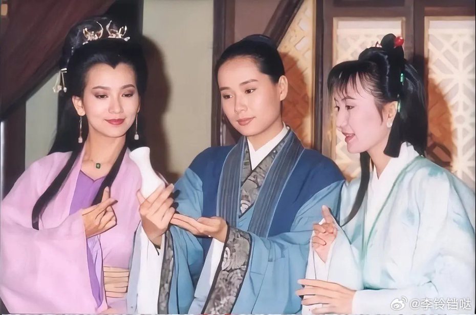 趙雅芝(左起)、葉童、陳美琪當年演出「新白娘子傳奇」紅遍各地。圖／摘自微博