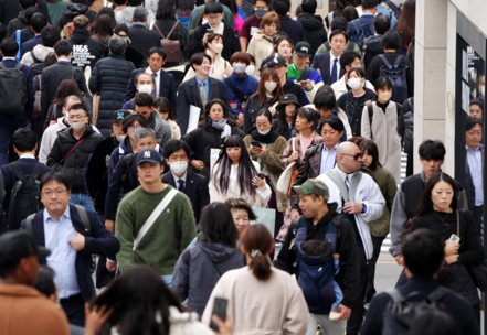 日本勞工平均工資增長速度在11月大幅放緩。 歐新社