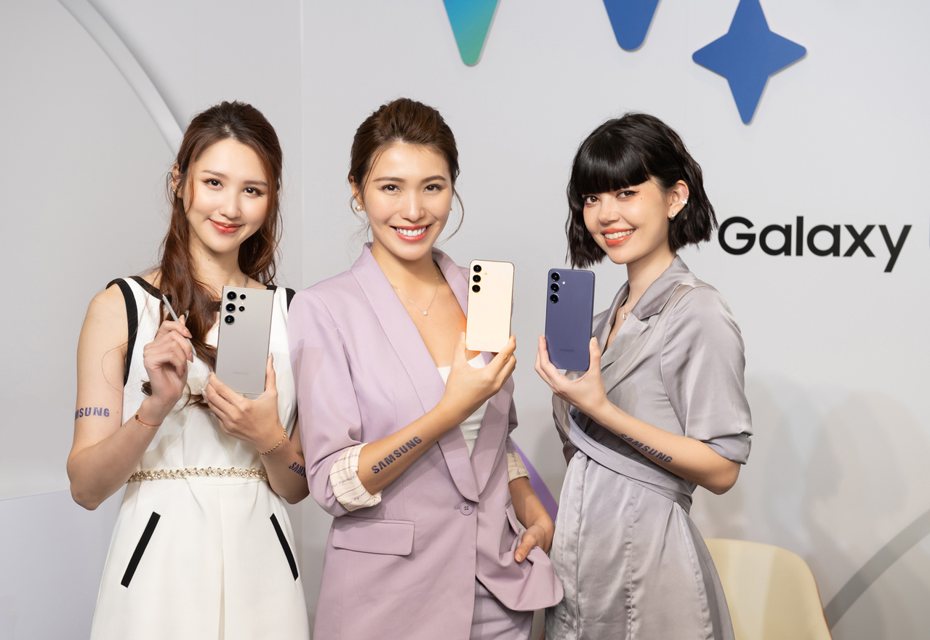 三星發表全新旗艦手機Galaxy S24（中）、Galaxy S24+（右）及Galaxy S24 Ultra（左）。（三星提供）
