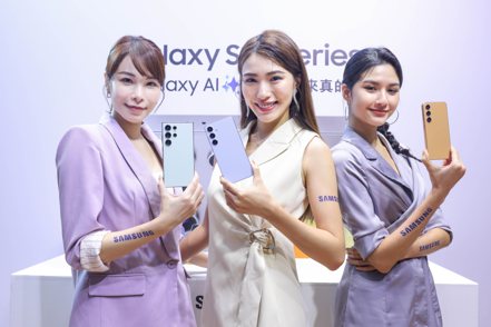 三星首款AI手機Galaxy S24旗艦系列來了，預計將於1月31日正式開賣。 記者吳致碩／攝影