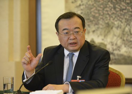 華爾街日報（WSJ）報導，中國大陸預料將在3月的兩會期間，任命中共中央委員會對外聯絡部部長劉建超為下任外長。 中新社