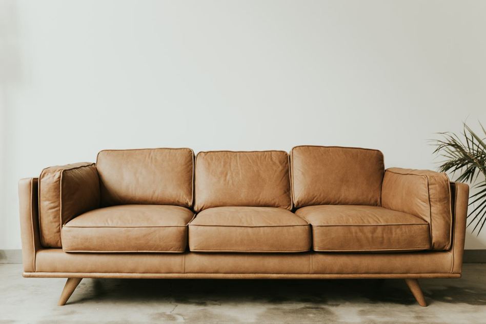在過去，沙發可能是10年才買一次的商品，現在平均使用壽命則在7年左右，甚至更短，除了某些最昂貴的款項之外。 圖／Unsplash