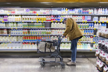 美國12日公布2月消費者物價指數（CPI）報告，升幅略高於預估。 歐新社