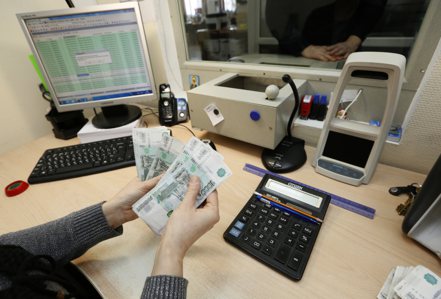 俄烏戰爭使俄國勞力短缺，2023年1~11月平均薪資大漲7.6%。 路透