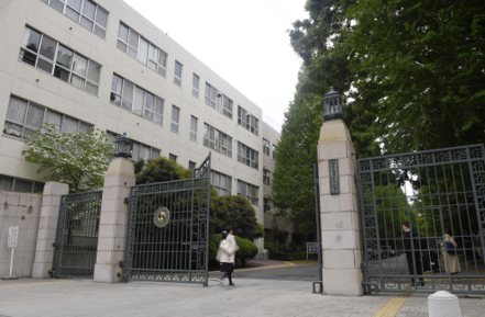 日本的國立大學預計會在政府3月取消外籍學生學費上限後調漲其學費。示意圖。美聯社