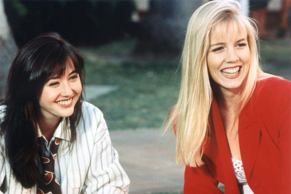 香儂道荷蒂（左）與珍妮葛斯在「飛越比佛利」演好友，戲外曾嚴重不和。圖／摘自EW