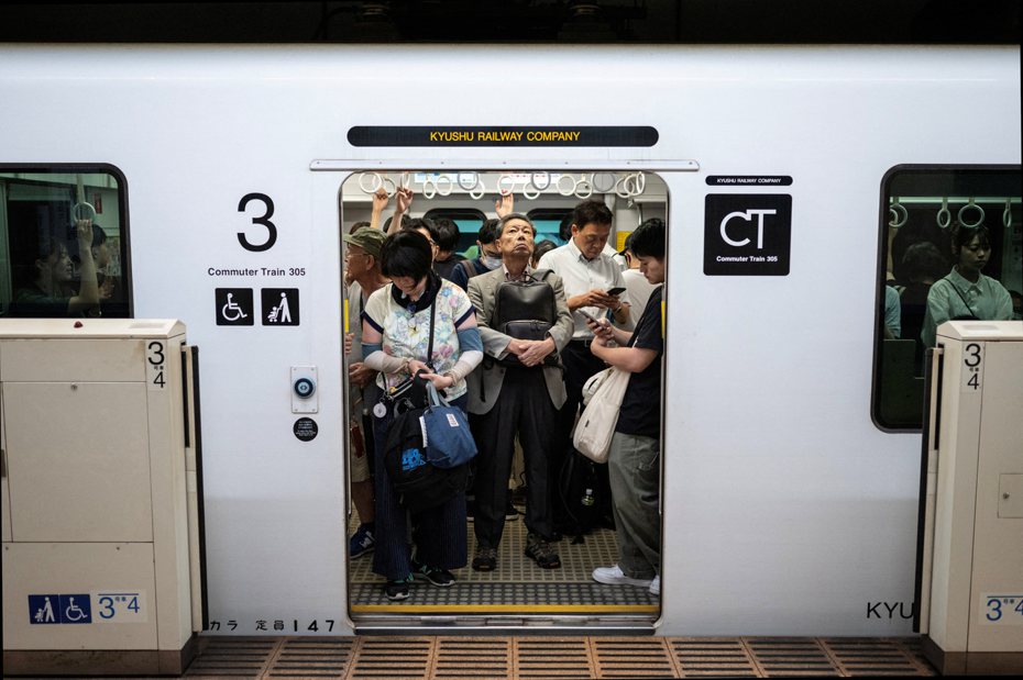 臭蟲入侵日本，有日本網友在地鐵電車車廂內發現臭蟲活動蹤影，嚇壞不少人。（示意圖／路透社）