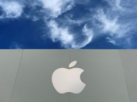 蘋果（Apple）宣布供應商台積電、村田製作所，加入其所成立的綠色基金Restore Fund。 路透
