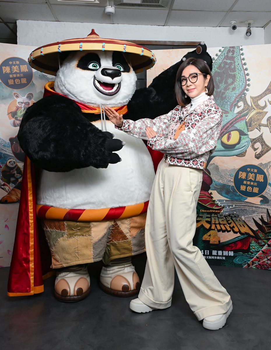 陳美鳳（右）在「功夫熊貓4」中聲音演出大反派，是國語版最大噱頭。圖／UIP提供