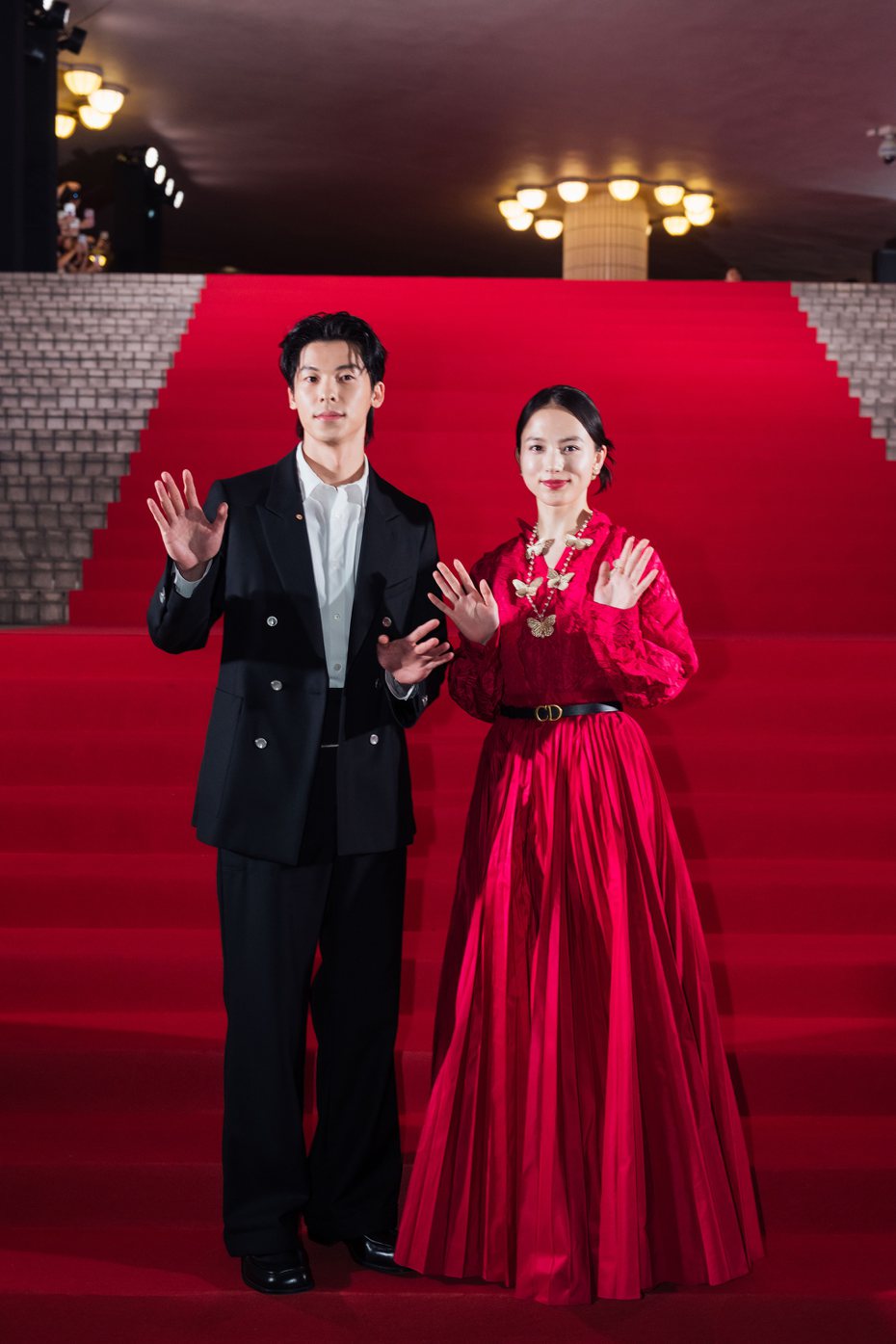許光漢（左）、清原果耶出席香港國際電影節首映活動，紅毯現場盛況空前。圖／翻滾吧男孩電影有限公司提供