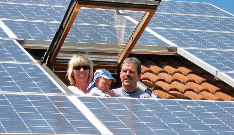 德國力推配有儲能系統的屋頂太陽，能在不同的時段都用到光電。 圖／Grammer Solar 、 R. Ettl /BSW solar