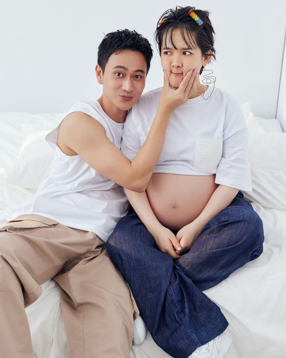 孫可芳(右)與劉冠廷剛成為新手爸媽。圖／摘自臉書