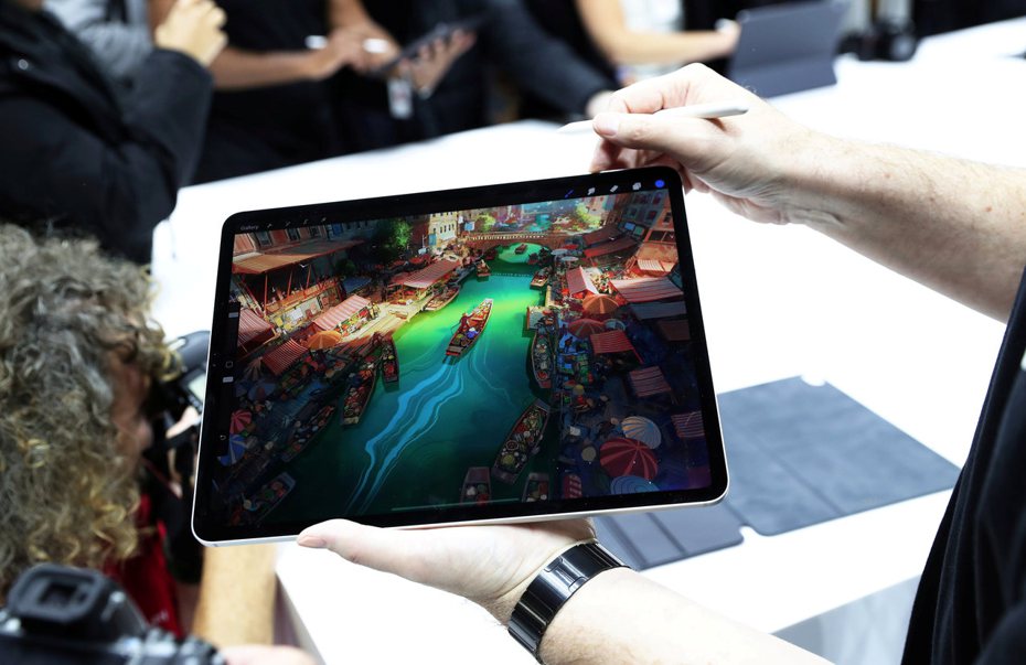 彭博社最新消息傳出蘋果（Apple）即將亮相的新款iPad Pro將直接升級至M4晶片。（示意圖／路透）