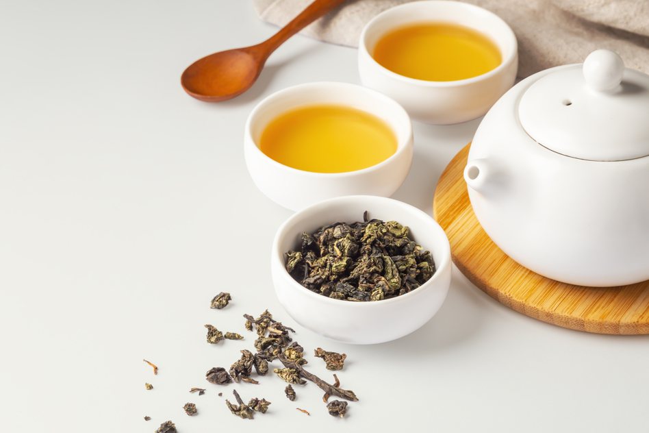穀雨前後正是春茶最主要的盛產與採收期，茶葉具兒茶素及維生素等營養，對於人體及細胞對抗發炎具有保健功能。  圖／Shutterstock