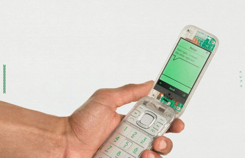 HMD與海尼根及Bodega合作推出「The Boring Phone」復古翻蓋手機。（翻攝自海尼根）