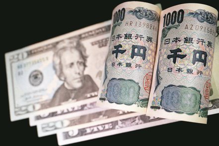 亞洲早盤日圓匯價貶破160，午盤突然暴衝猛升，引發市場揣測日本當局為提振本國貨幣可能已出手干預。（路透）