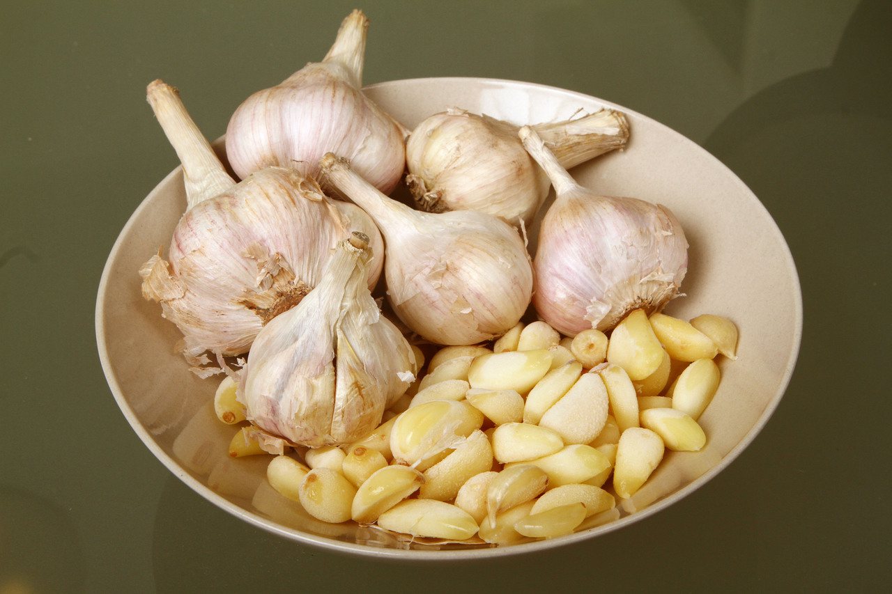大蒜含有大蒜素，是能抗菌、增加抵抗力的含硫化合物，並且可提升免疫力。