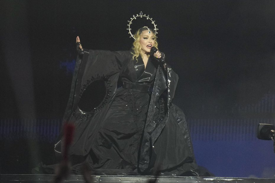 瑪丹娜在巴西里約熱內盧舉行演唱會。 圖／美聯社