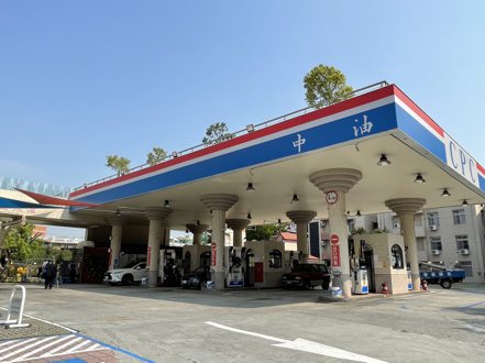 台灣中油宣布，自明（6）日凌晨零時起汽、柴油價格各降0.1元。圖／中油提供
