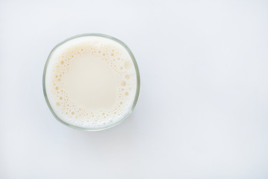 許多人因過敏或乳糖不耐症而改選擇非乳製品的植物奶，但也有些人偏愛它們的理由是，植物奶對環境的影響較小。