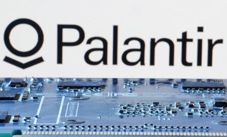 Palantir logo is seen near computer motherboard in this illustration taken January 8, 2024. REUTERS/Dado Ruvic/Illustration【作者：路透通訊社，日期：2024-01-08，數位典藏序號：20240109061444485】
