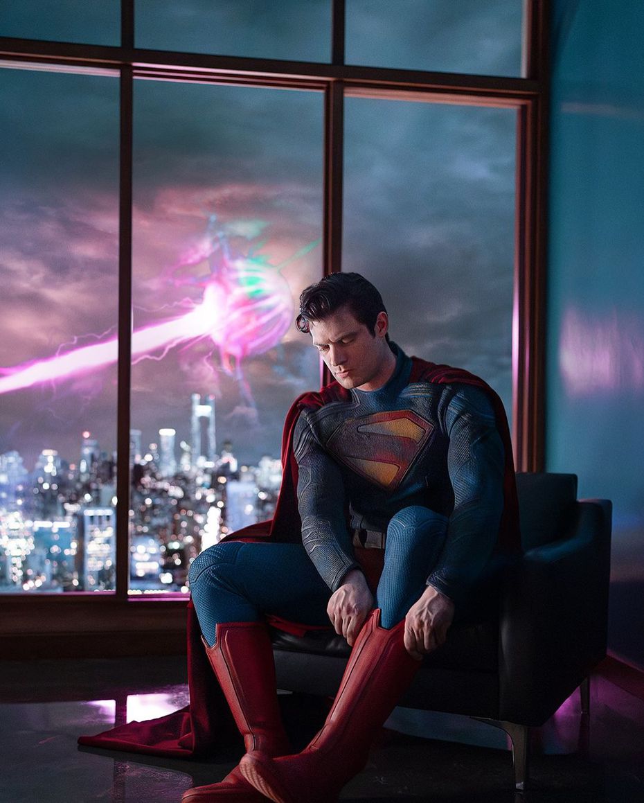 「紙牌屋」、「好萊塢」猛男男星大衛科倫斯韋首張「超人」劇照曝光。圖／摘自IG