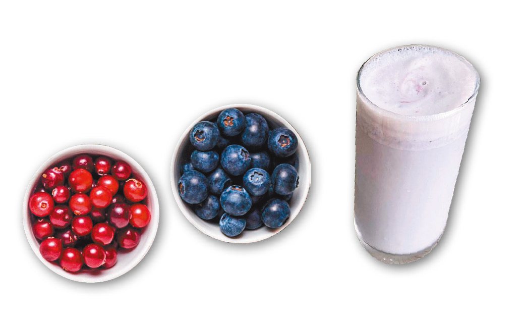 藍莓、草莓、蔓越莓、黑莓等屬於抗氧化力高的水果，有助於降低體內自由基對大腦及心血管的傷害，除直接食用外，也可與豆漿一起攪打。圖／蘇韋霖、123RF提供
