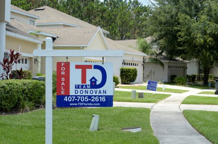 全美有2.7%的房屋貸款餘額比房子市值高出至少25%。圖為待售物產示意圖。 （路透）