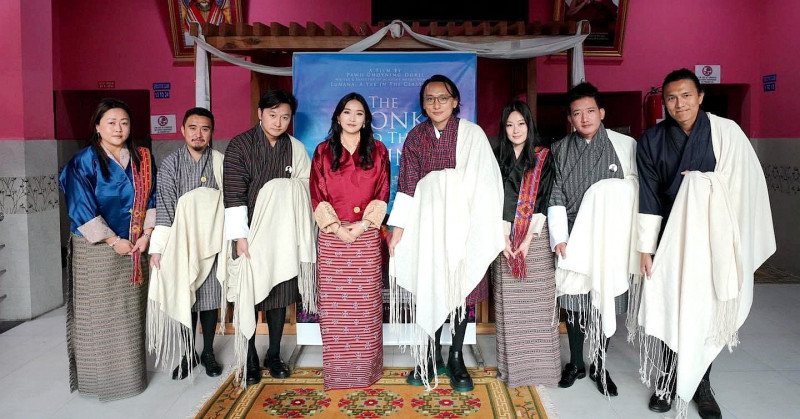 不丹王后吉增佩瑪（左4）產後首次露面，出席「不丹沒有槍」首映會。圖／海鵬提供