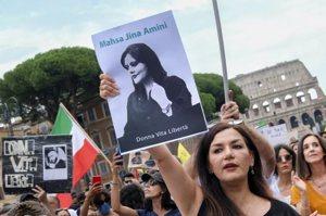 艾米尼頭巾革命1周年 伊朗女性運動獲歐盟沙卡洛夫獎