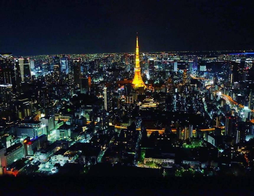 內湖碧山巖(左)VS.東京六本木夜景(右)。攝影／黃仕揚