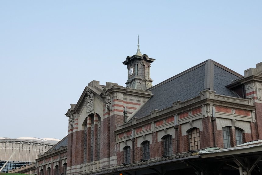 台中舊火車站VS.東京車站。攝影／黃仕揚