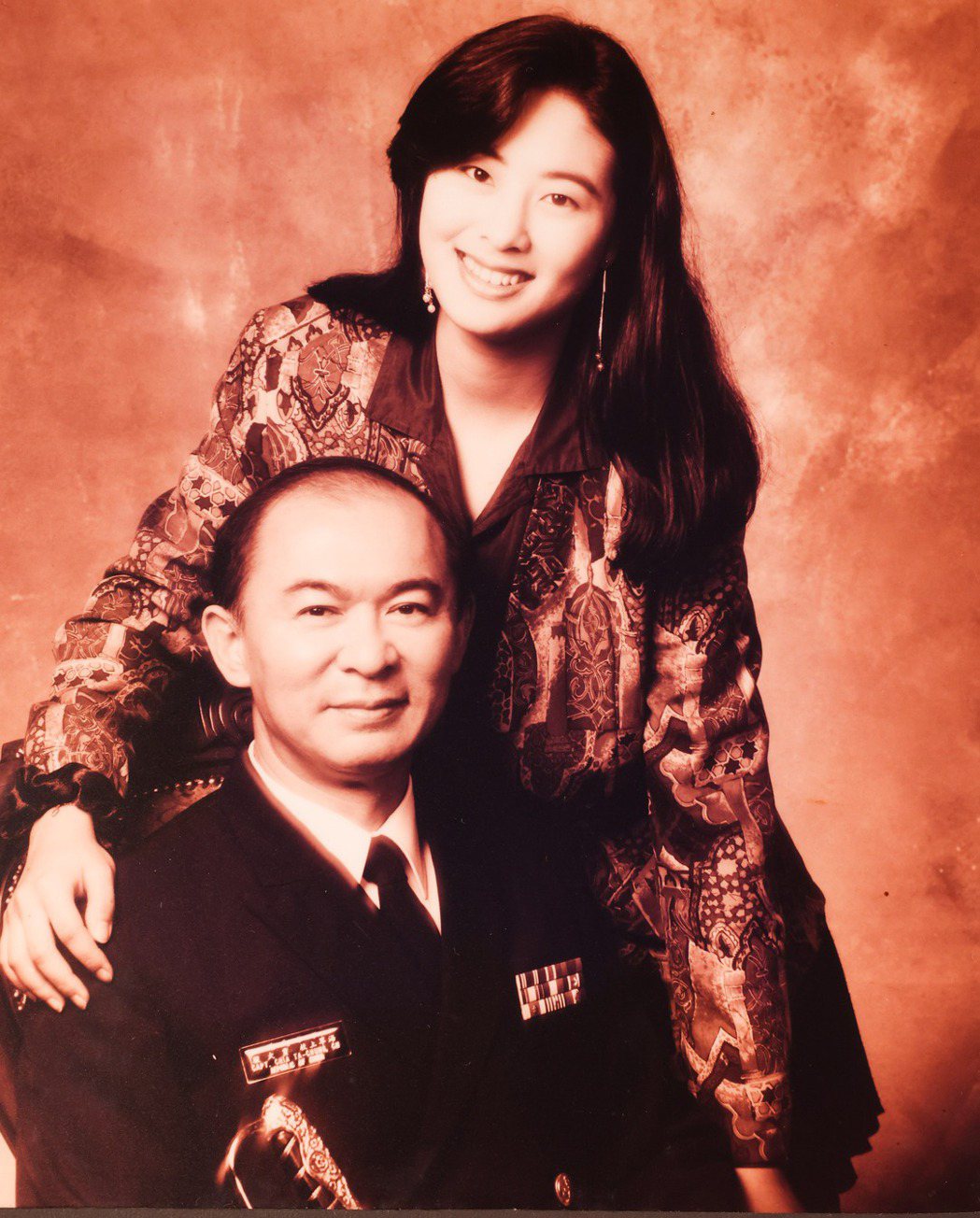賈永婕(右)和父親感情好，這些年不斷夢到他打電話回來。記者李政龍／翻攝
