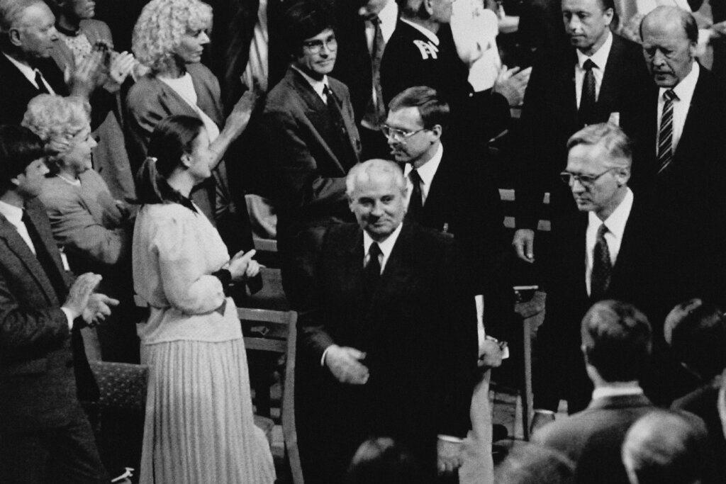 1990年，戈巴契夫獲頒諾貝爾和平獎。 圖／美聯社